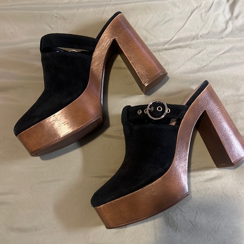Gianni Bini Platform Clogs